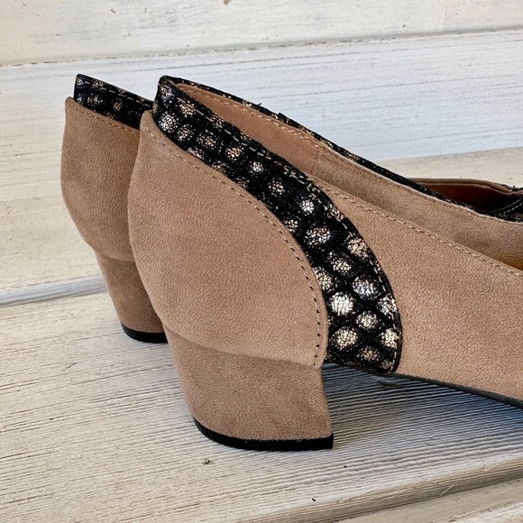 JESSICA CARLYLE, NANCY STYLE, WOMENS SHOES. TAN SUEDE WITH BLACK TRIM. SIZE 9 - Picture 4 of 7